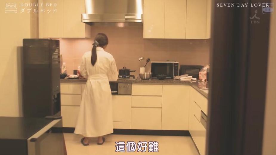 初音未来为什么成为日本打歌节目的宠儿？只唱半首歌叫什么的秘密
